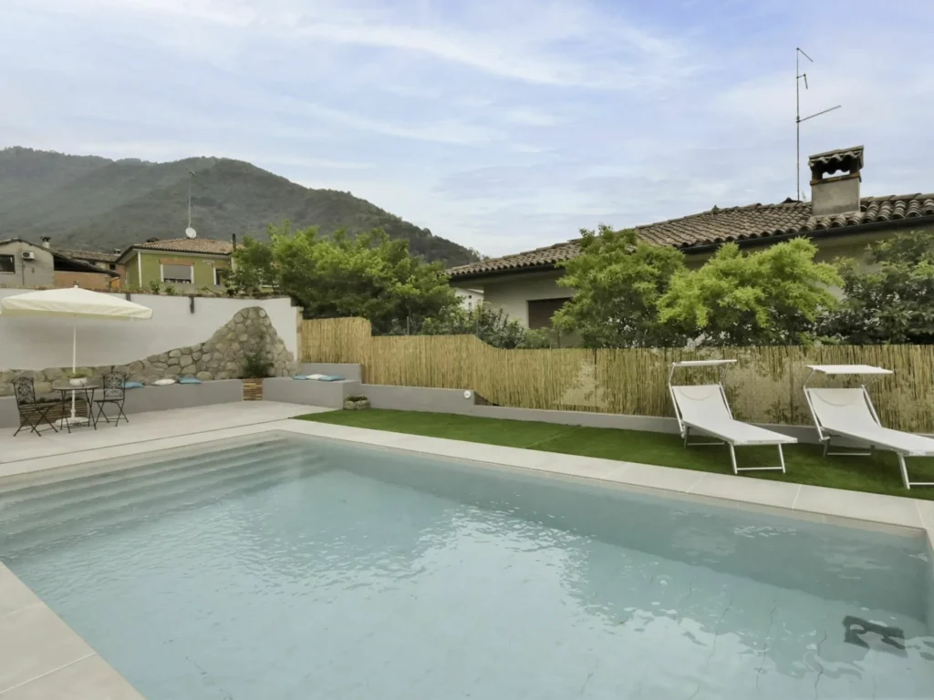 Piscina La Corte di Marga a Miane, Colline del Prosecco