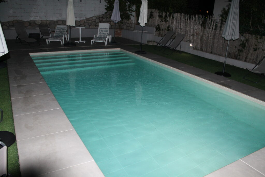 Piscina de La Corte di Marga di sera, Miane, Colline del Prosecco UNESCO