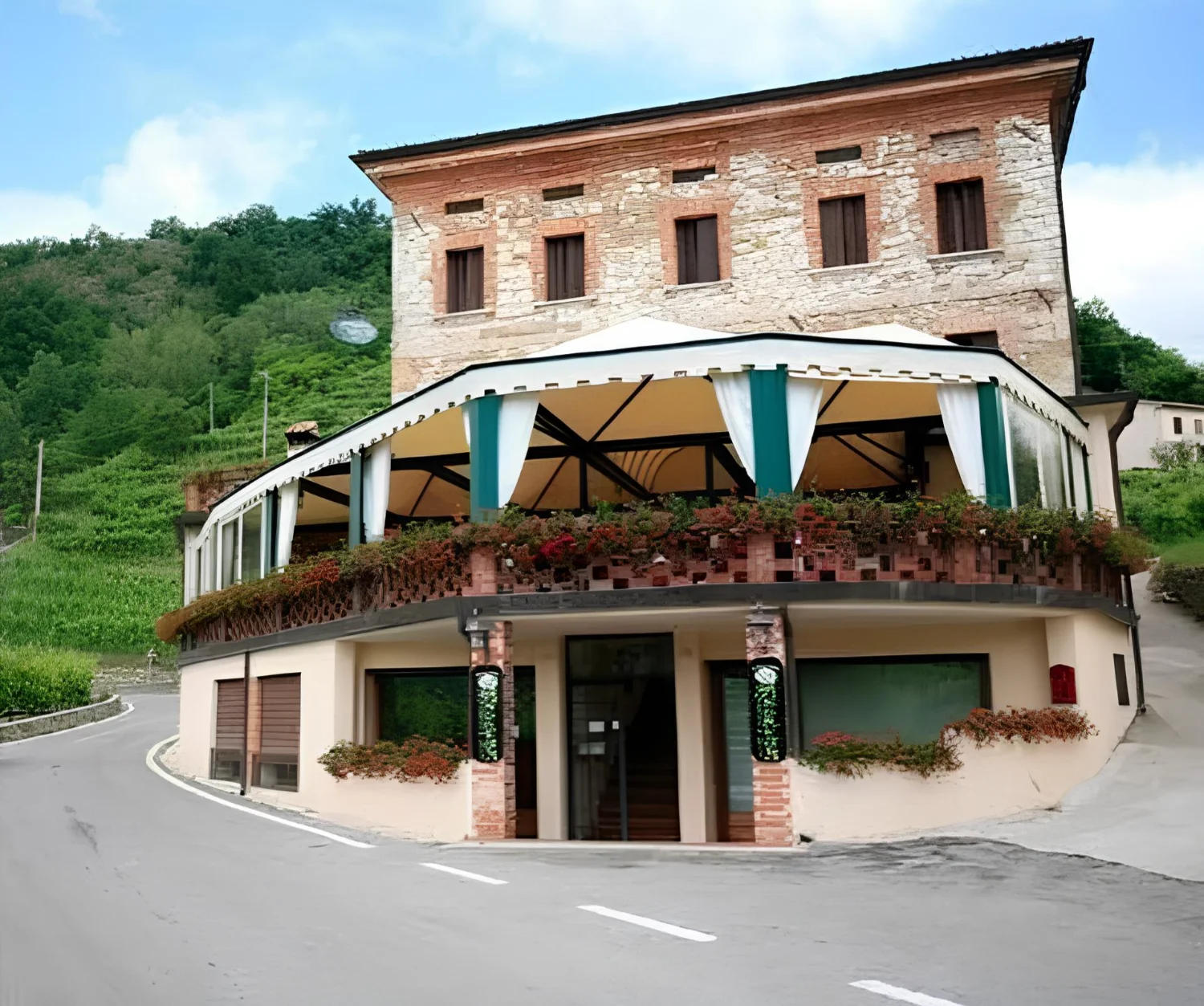 Da Andreetta: la Trattoria di Rolle che Guarda le Colline del Prosecco dal 1967